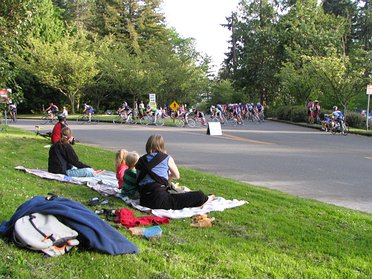 Bike Race Picnic with Suzie, Paul, Selah