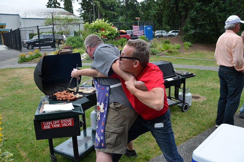 LYN_7324 Jason Richert & Roland Oberholzer 'This is MY grill!'