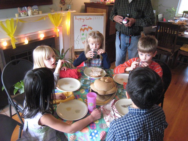 img_5321 Aidan, Aliya, Sophie, Zoe, and Gavin enjoying brunch at the kids table. Notice the awesome bunny bread in the middle. Zoe's having her (soon-to-be-patented)...