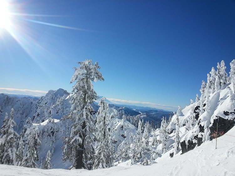 2017-01-04 11.29.18 Looking south towards Mt. Rainier from the top of Alpental's Chair 2.