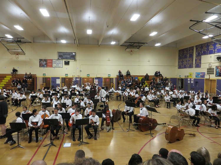 img_5003 Lot's of different Washington Middle School bands and orchestras. Zoe's off on the right. Can you find her?
