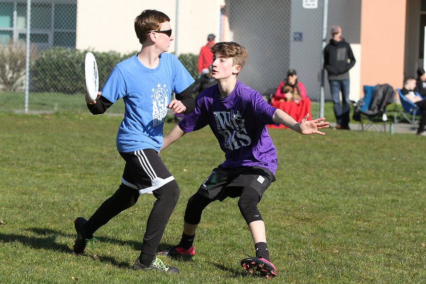 180310 8614 washington middle school ultimate a e Riley demonstrating his very effective mark.