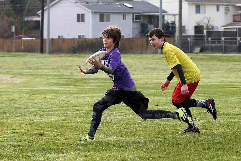 180317 8912 washington middle school ultimate a e No idea if Griffin ended up completing this basket catch. Definitely not normal technique.