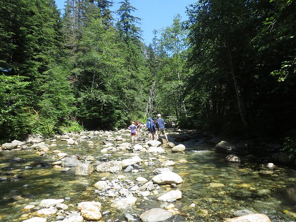 img_7709 Heading upstream on the South Fork of the Snoqualmie River. The boys are trying to stay on the rocks while the girls decided to just walk through the water.