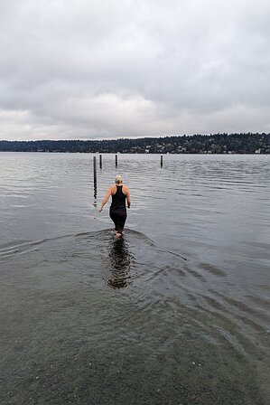 2025-01-05 10.12.53 Kathryn going for January dip in Lake Washington. Brrrr...