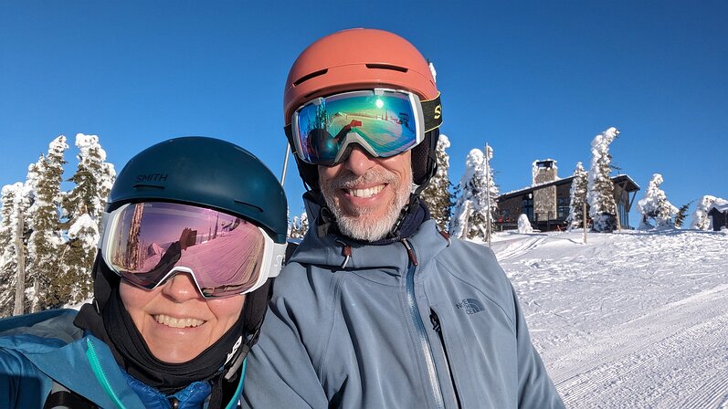 2025-01-27 09.20.23 Tippy top of Schweitzer for the first of two beautiful blue bird days. No fresh snow for weeks, but north-facing slopes still skied great since they'd never...