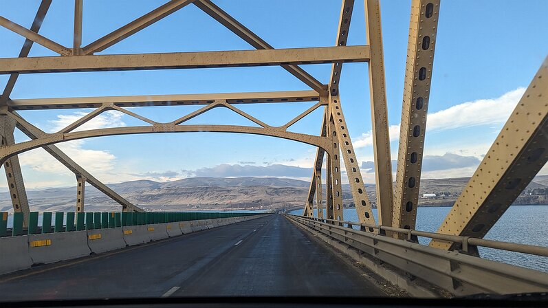 2025-01-31 10.09.02 Crossing the Columbia River at Vantage.